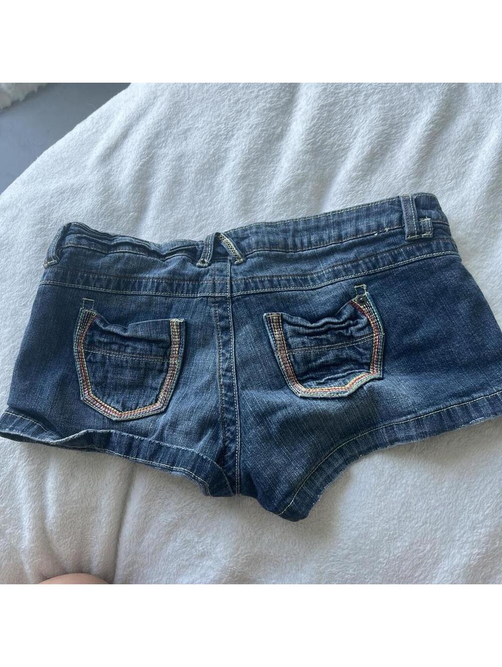 •LOW RISE VINTAGE MINI DENIM SHORTS - Picture 2 of 4